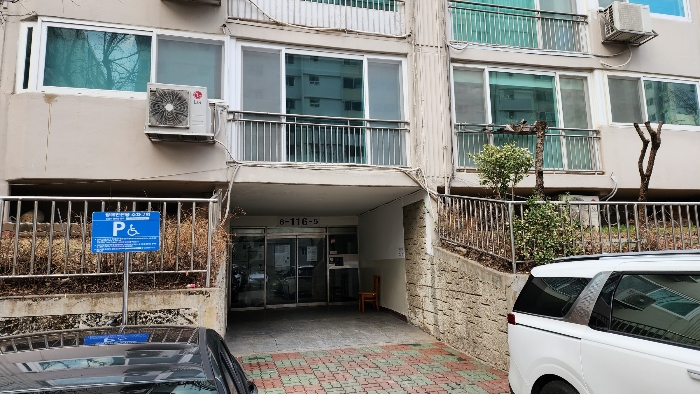 본건 공동출입구(5호-8호 라인)