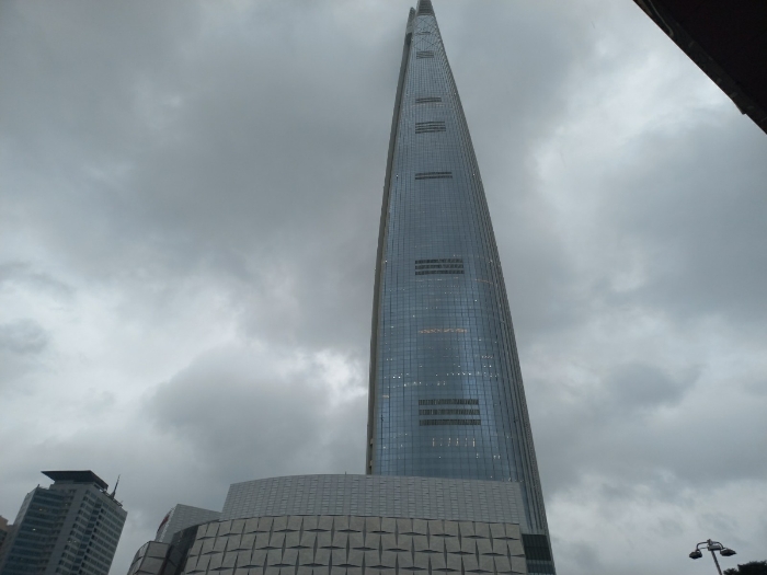 본건 소재 건물 전경