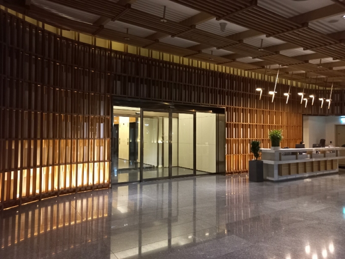 본건 소재 건물 지하 1층 외부 출입문