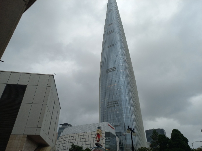 본건 소재 건물 전경