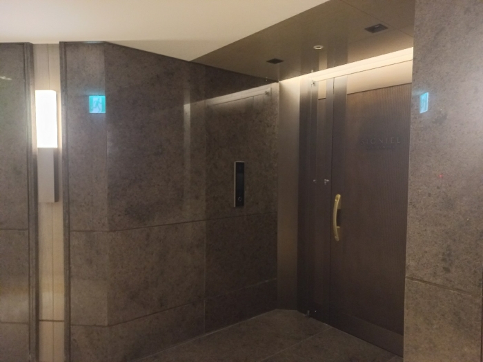 본건 내부 출입문