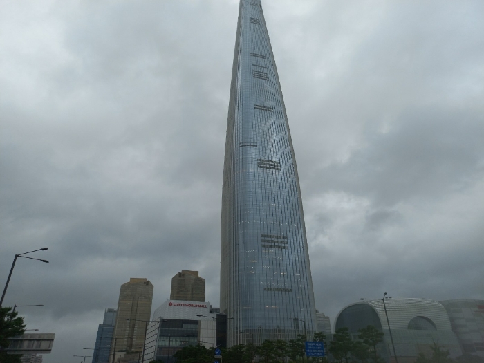 본건 소재 건물 전경