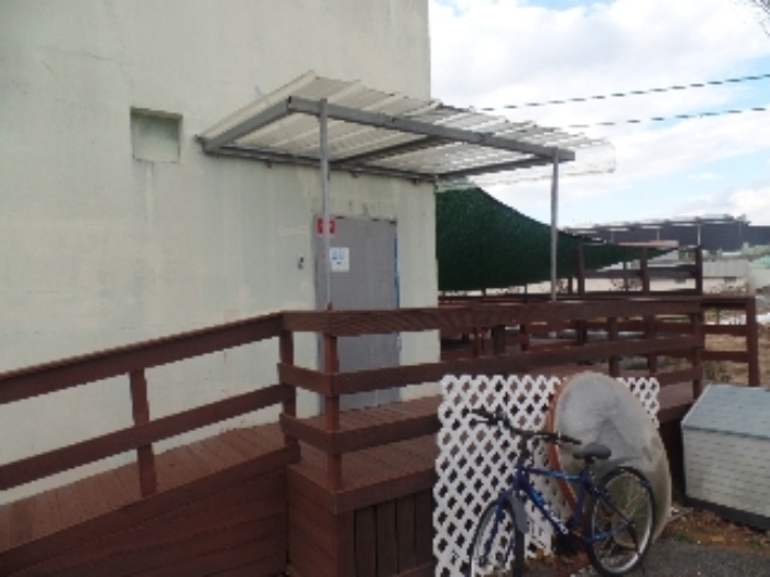 제시외 ㄹ.차양 및 나무데크