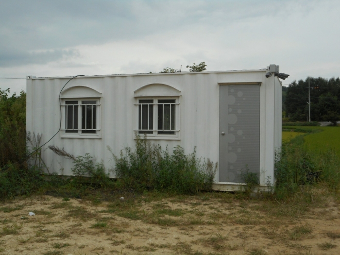 본건 기호(1) 지상의 이동, 철거가 용이한 컨테이너구조물