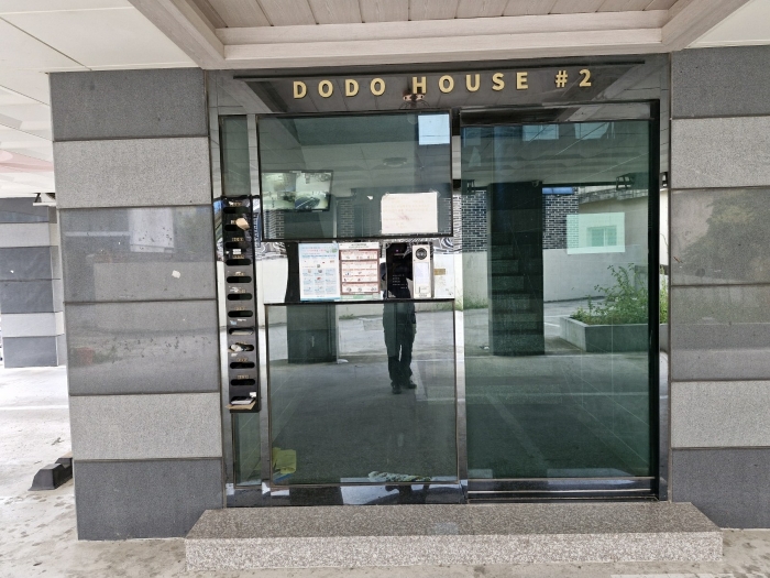 1층 공동출입문