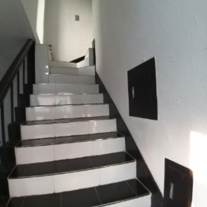 계단(1층에서 2층으로 올라가는)