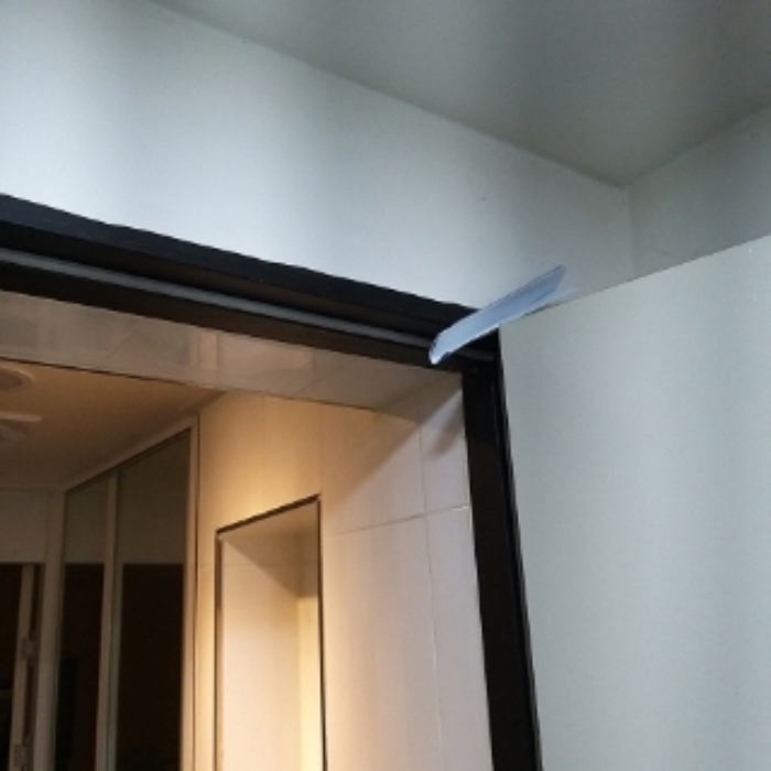 지하실 방 출입문