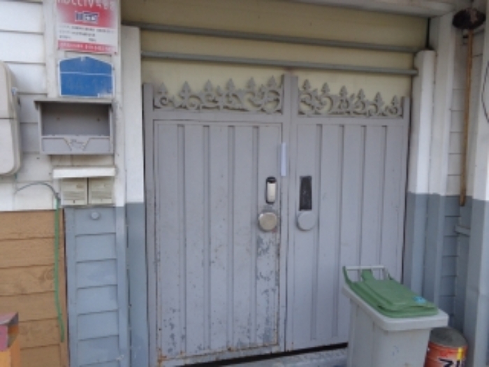 [목록 4] 공장 내부 및 주택으로 들어가는 대문 주변의 모습