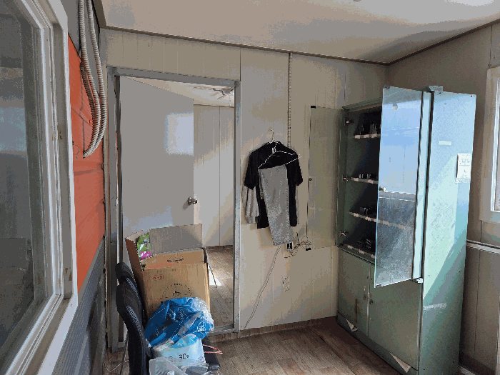 [〔제시외건물〕일련번호 (ㄷ) 사무실, 휴게실 ]