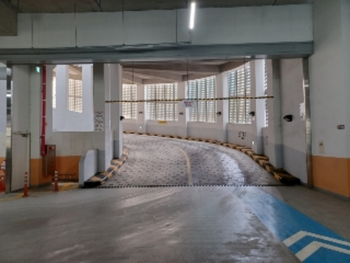 본건 한강듀클래스의정부고산 A동 6층까지 진출입할수있는 1층 차량통행로 현황사진