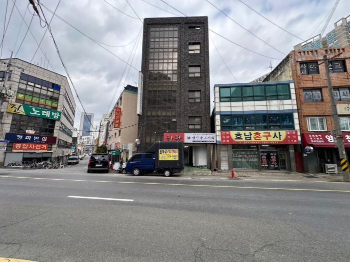 대상 물건 전경: 남측에서 촬영