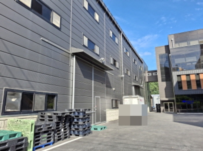 주1동 부속건물(연결 통로) 모습