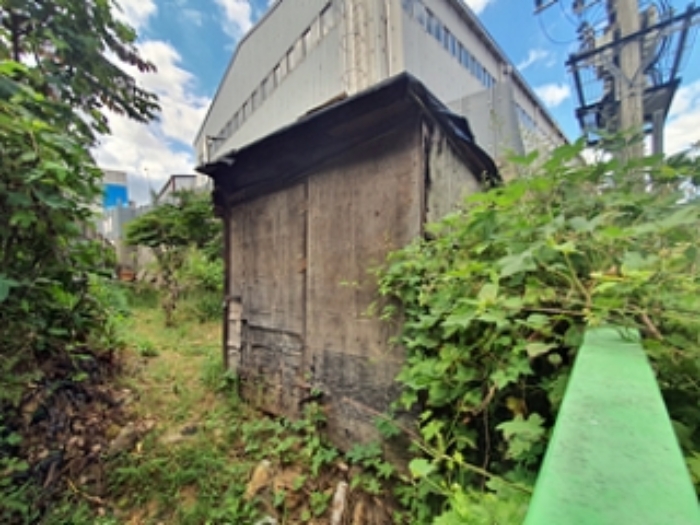 기호4 지상 제시외 목조 창고(농막)