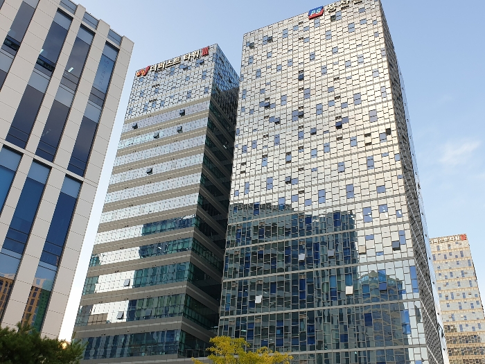 더퍼스트타워쓰리