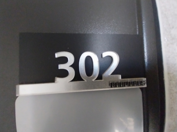 302호 호실 표시 