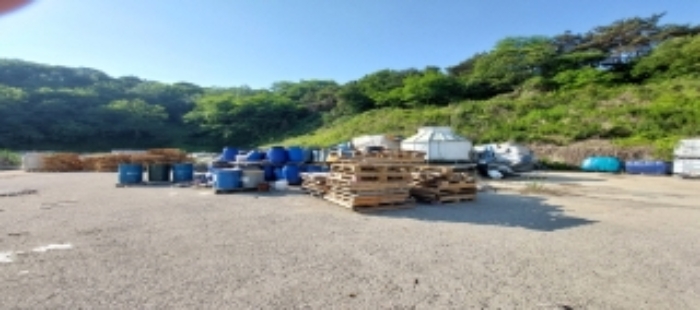 목록1 토지 일부(각종 적치물) 전경