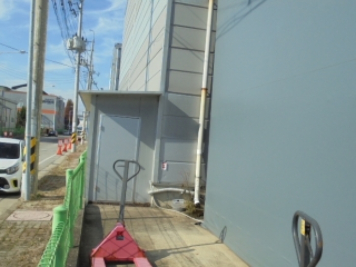 제시외건물 창고 전경