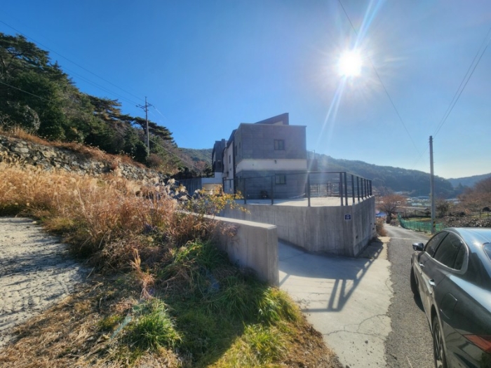 본건 토지 (1), (4)  및 건물 (5), (6) 전경