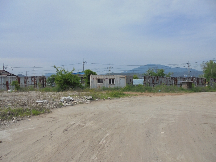 기호9 토지 및 인접지 지상의 콘테이너박스 등 전경