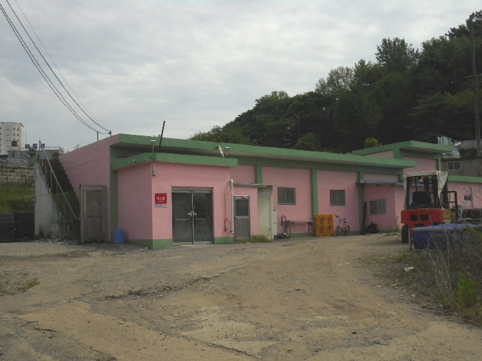 기호3 토지 및 지상의 타인점유부분(698-1번지 건물 점유부분) 등 전경