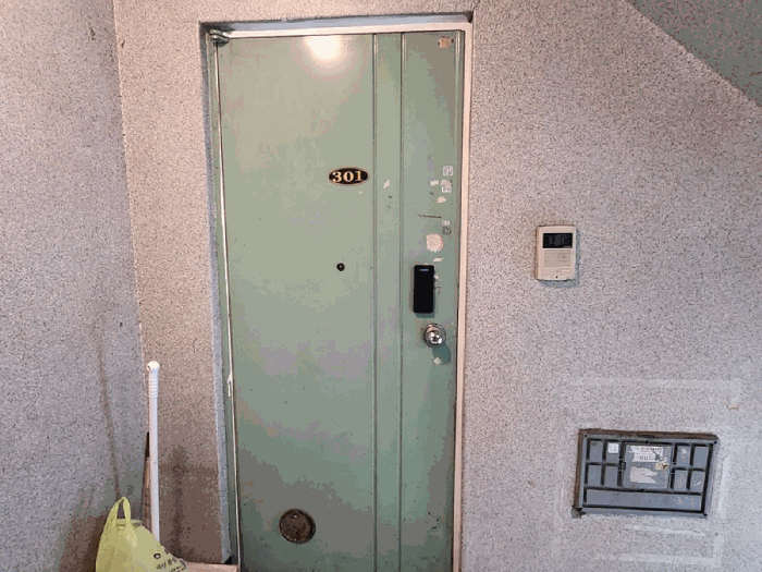 기호1 3층 301호(현관문)