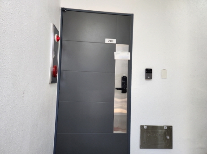 제시목록2 건물의 2층 201호 세대출입문 전경 