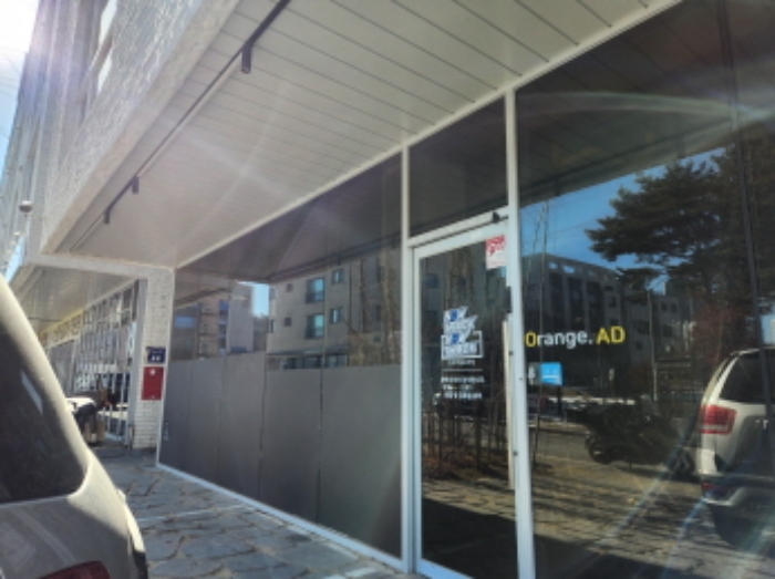 제시목록2 건물 1층 좌측상가의 전면 모습