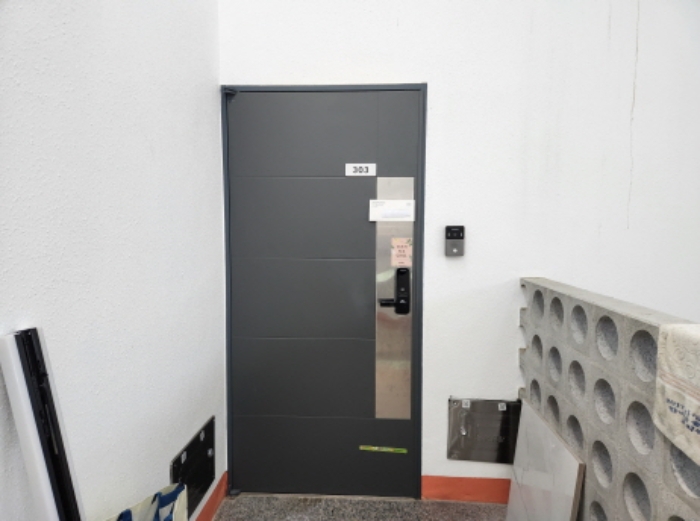 제시목록2 건물의 층 303호 세대출입문 전경 