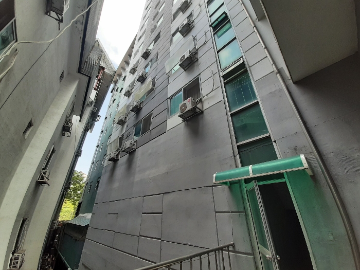 건물 서측 외관