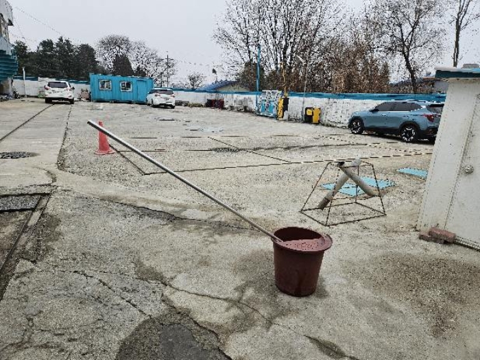 제시 목록  3 전경(주유기, 컨테이너박스 등)