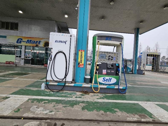 제시 기계기구 목록 주유기(도로 기준 가운데)