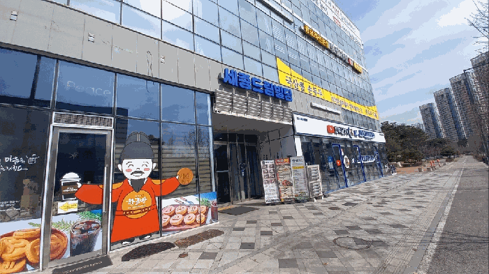 본건건물 주 출입구