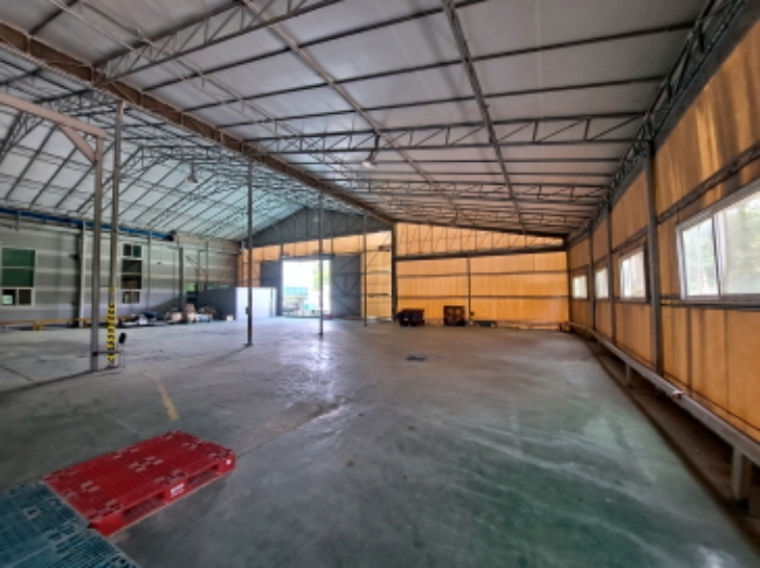 목록 2 제시외 천막지붕 창고 내부