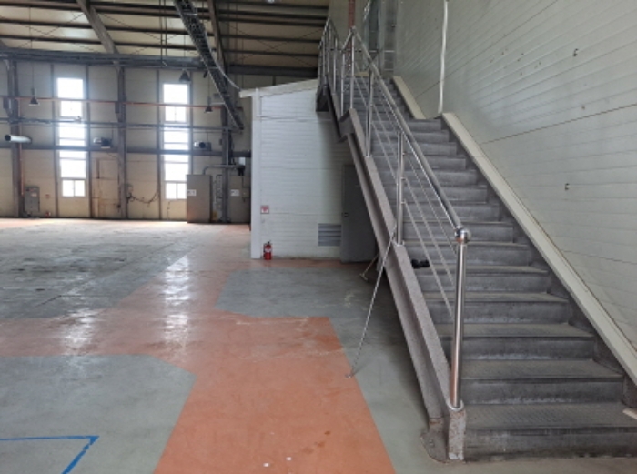 목록 2 공장 내부 2층 계단