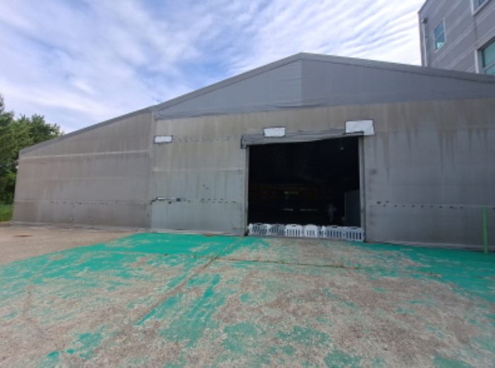 목록 1, 2 서쪽부분 제시외 철파이프조 천막지붕 창고(ㄱ)남쪽부분 