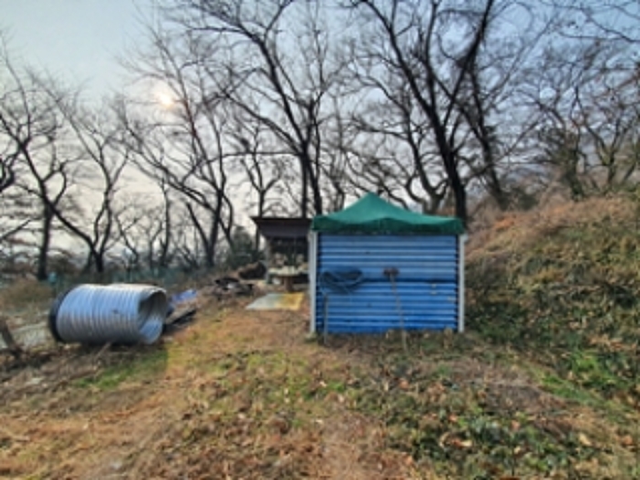 기호2 지상 제시외 농막, 정자.