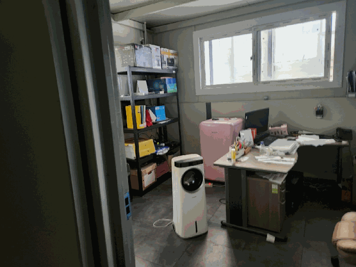 본건 제시외건물(ㄱ)내 사무실