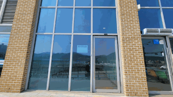 본건 호실 출입문 전경