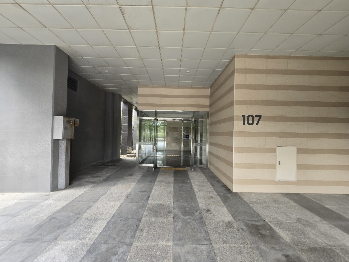 1층 공동현관 출입구 전경