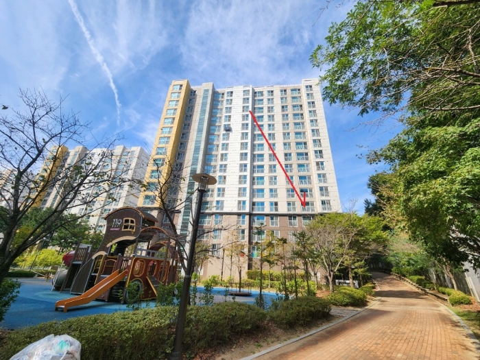 남동측에서 촬영