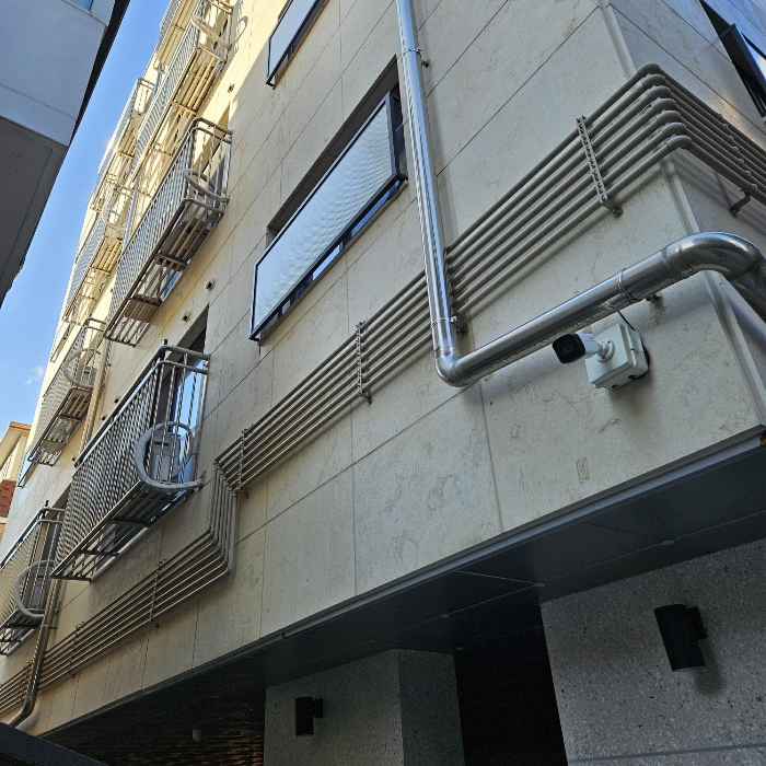 본건 소재 건물 일부