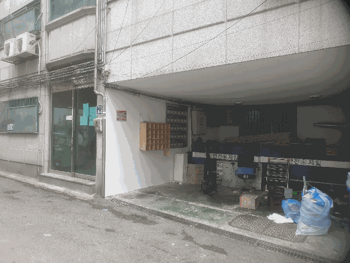 1층 주차장 부분