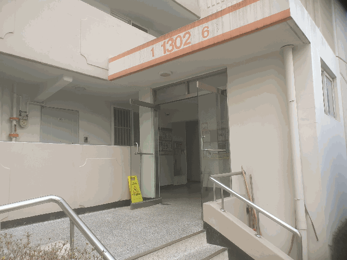 302동 후면 공동 주 출입구