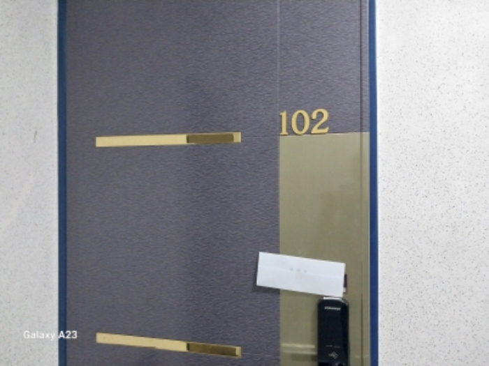 목적물의 출입문(102호)