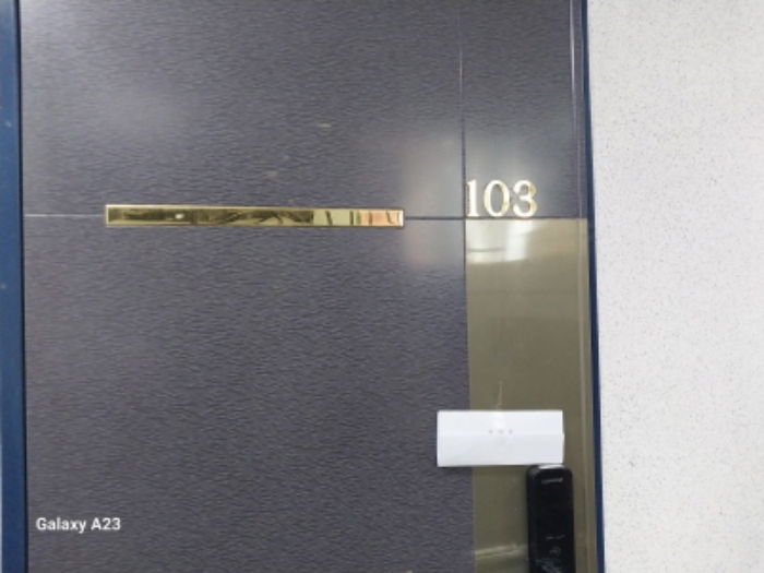 목적물의 출입문(103호)