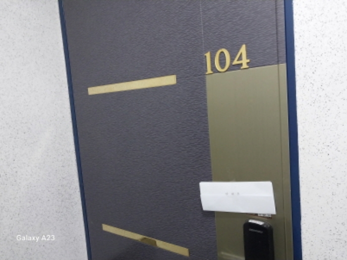 목적물의 출입문(104호)