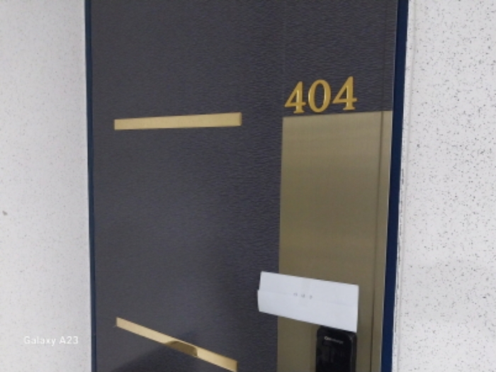 목적물의 출입문(404호)