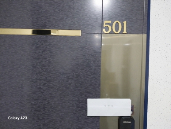 목적물의 출입문(501호)