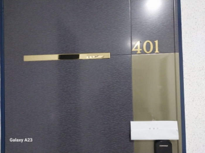 목적물의 출입문(401호)