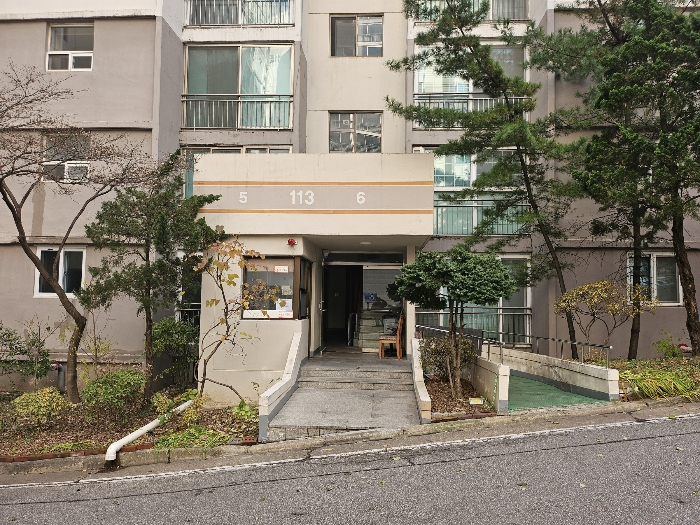 본건 주출입구 전경